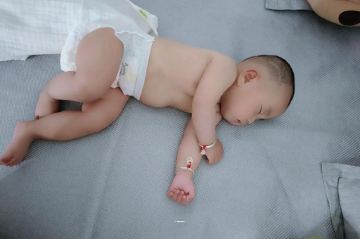 徐州几个月宝宝会抬头